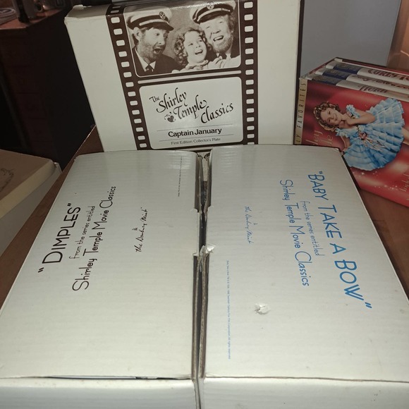 SHIRLET TEMPLE Collectors Pieces in Boxes 2 porcelain Dolls-Plate-VHS - Picture 10 of 10